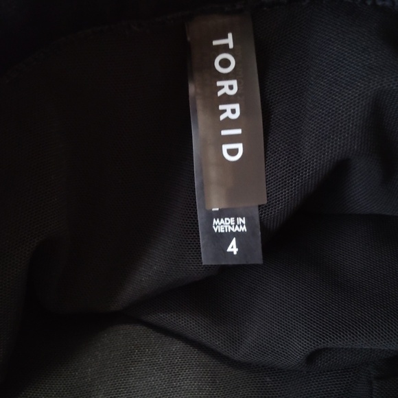 Torrid Black High-Rise 4 Inch Swim Short Size 4 - Picture 5 of 6